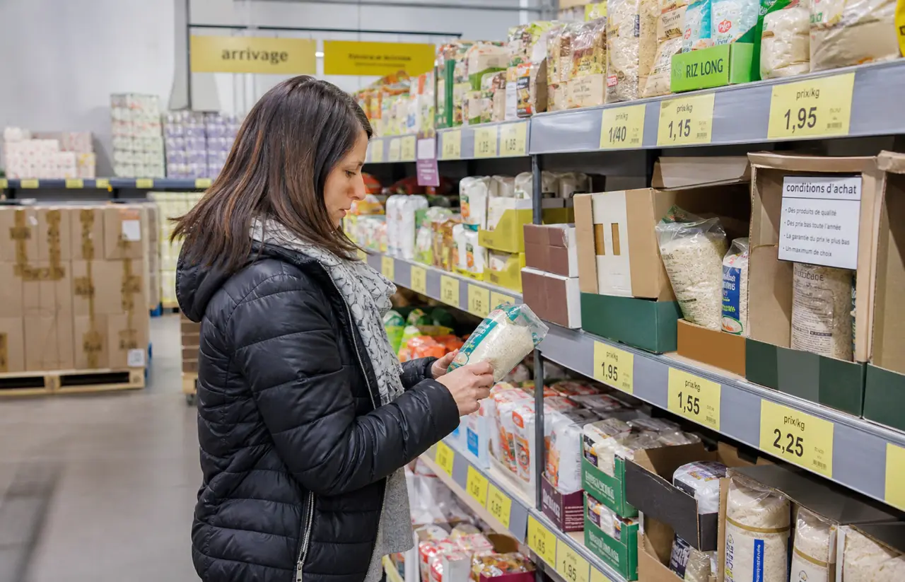 Magasin discount alimentaire : comparer le prix au kilo, les arrivages et les conditions d’achat